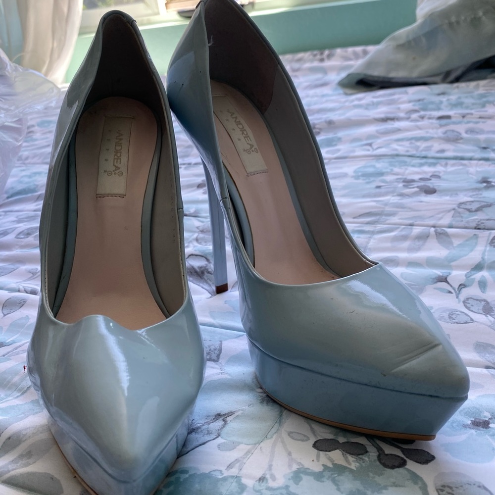Heels - Picture 2 of 3